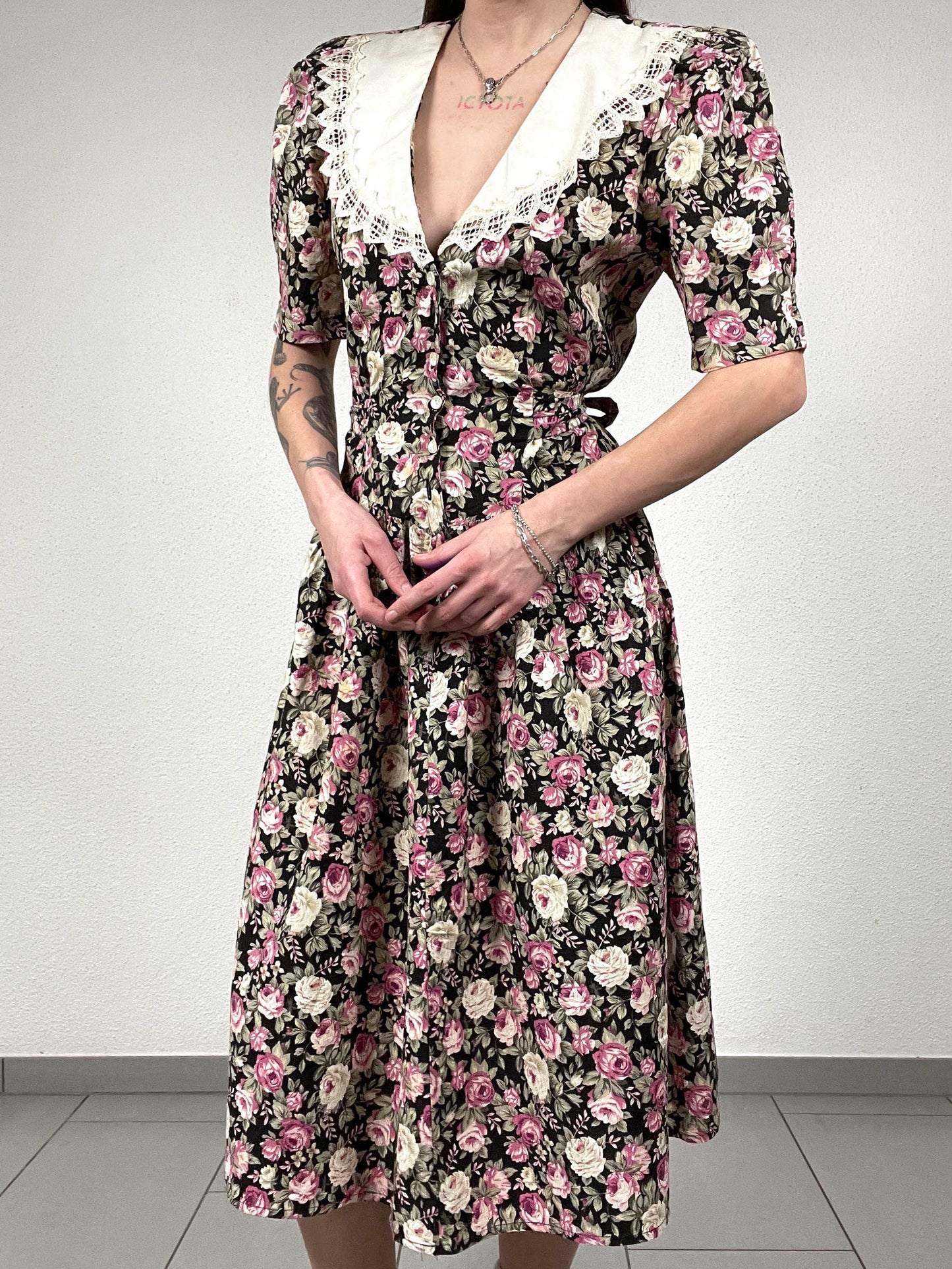 Vintage 80s Floral Midi Dress with Lace Collar