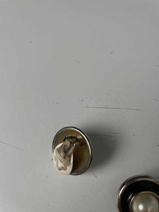 80s Vintage Black Enamel & Faux Pearl Clip-On Earrings