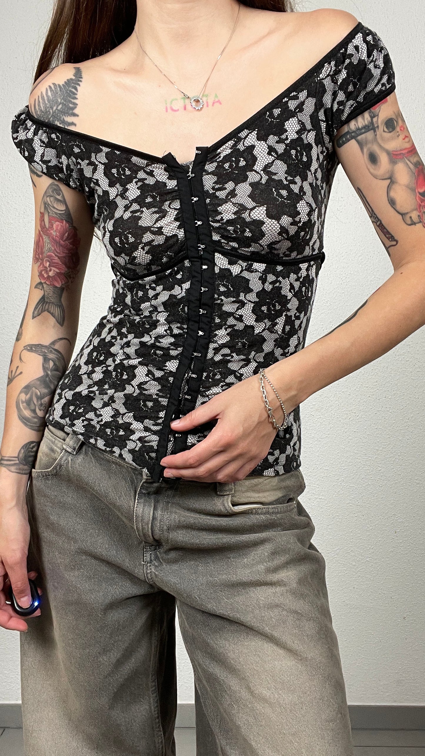 Vintage Y2K Lace Top with Hook Closures