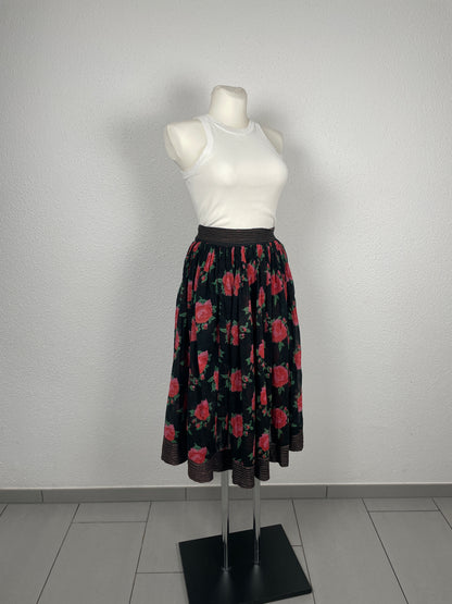 Floral Pleated Midi Skirt – Black with Red Roses