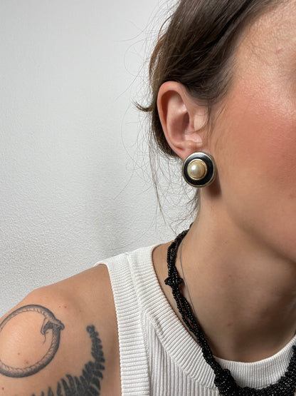 80s Vintage Black Enamel & Faux Pearl Clip-On Earrings