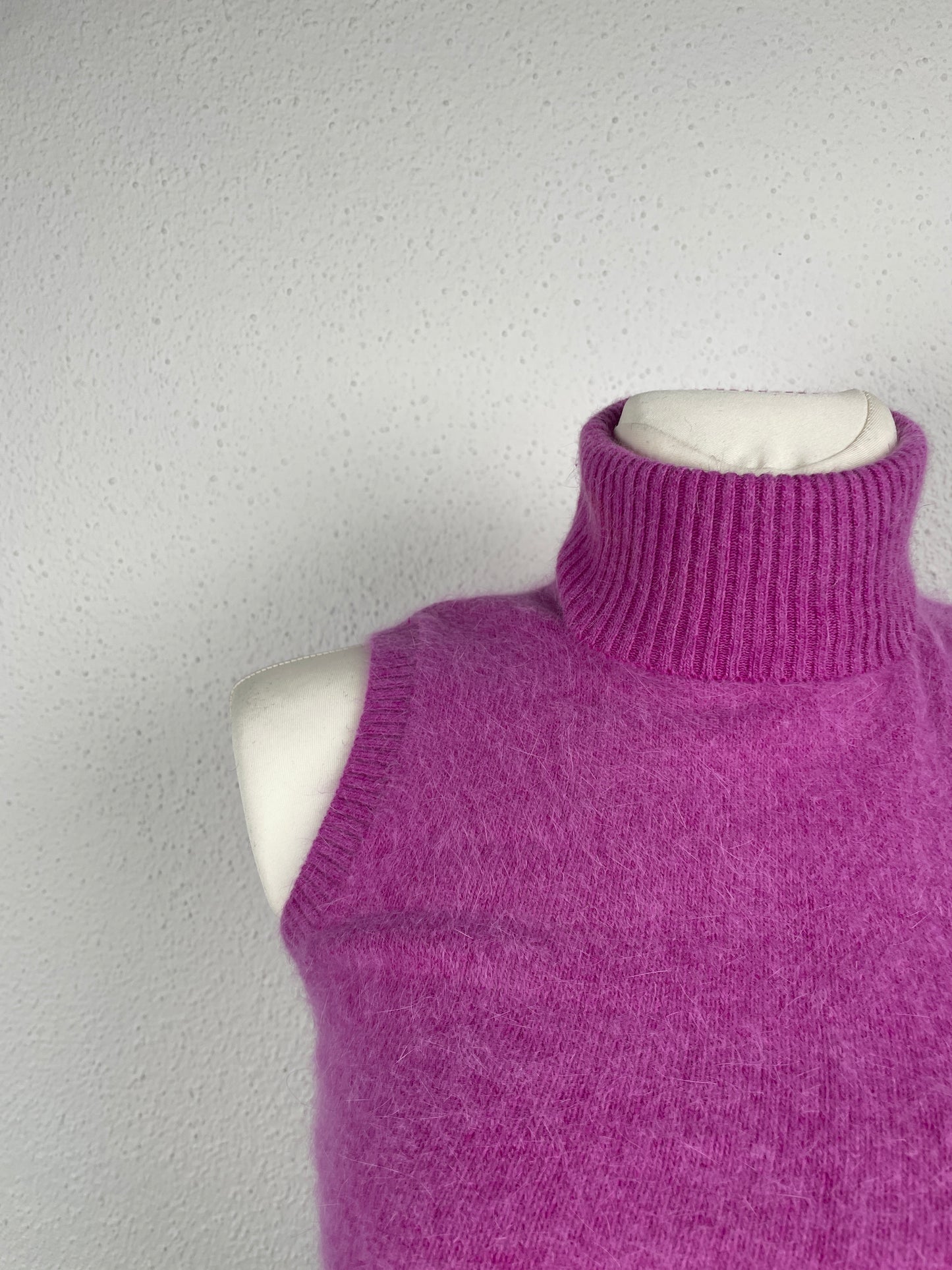 Y2K vintage Vesuvio angora sleeveless turtleneck top.