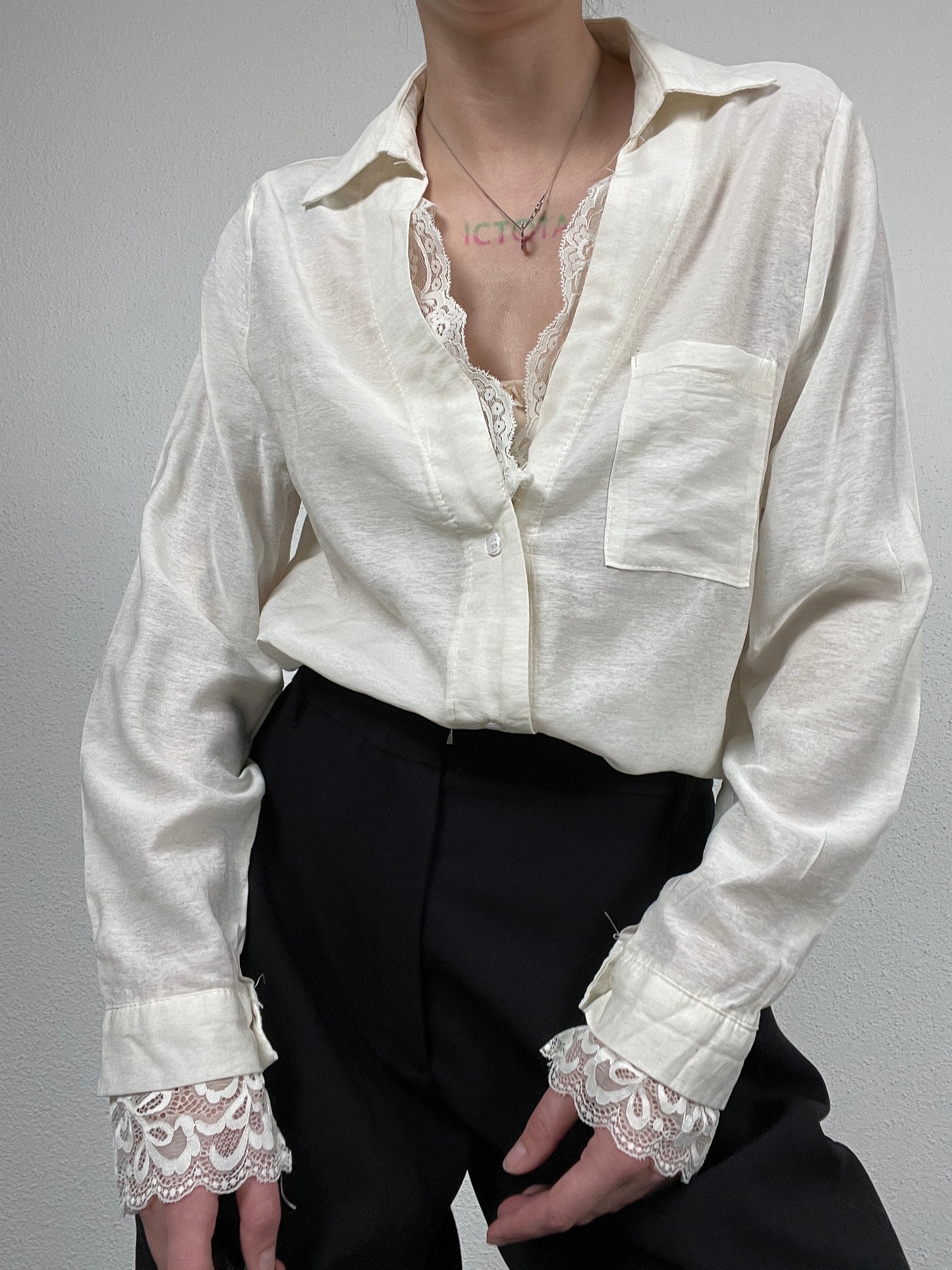 Vintage early 2000s ivory button-up blouse