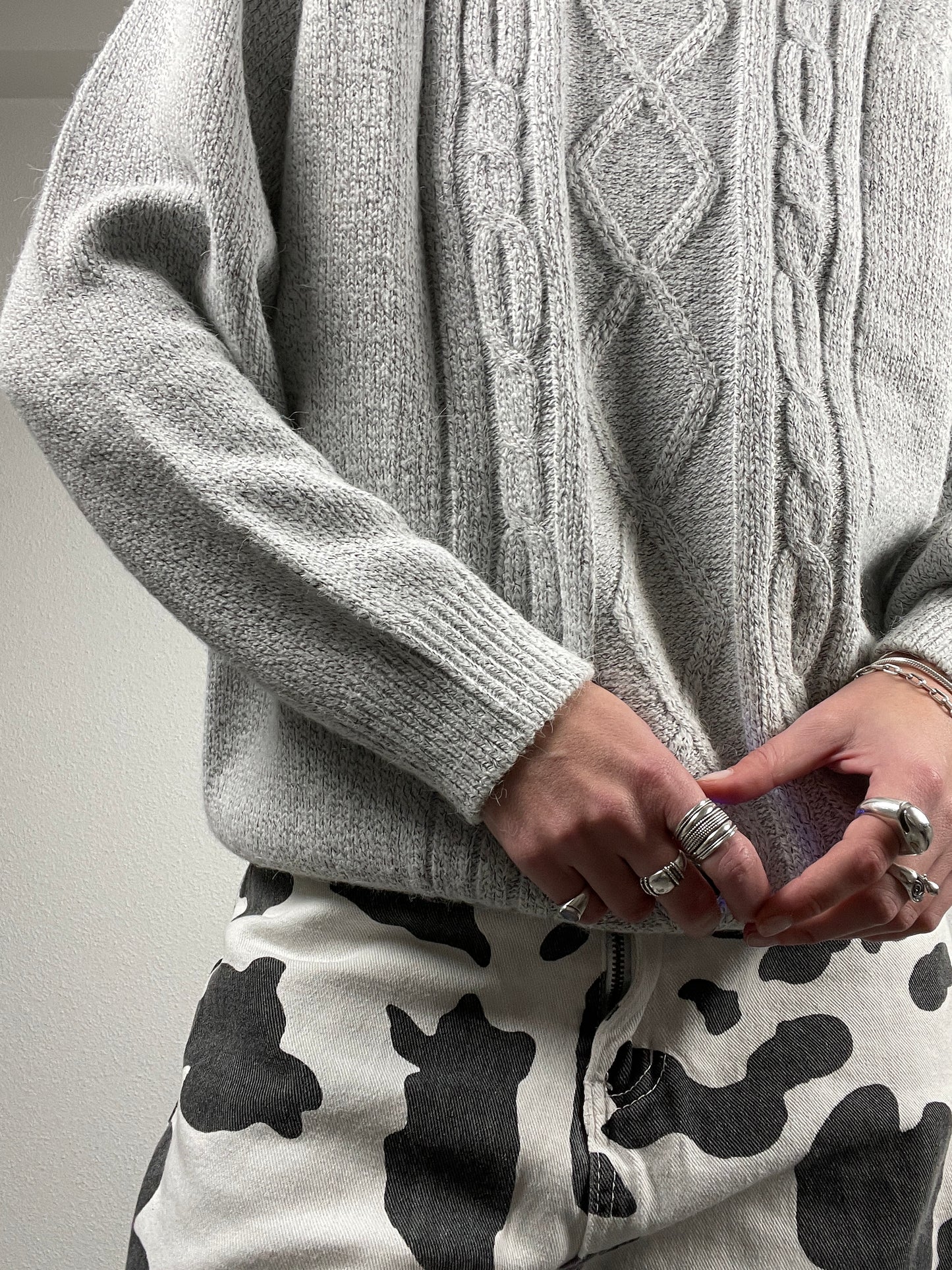 Vintage 1990s light grey cable-knit sweater