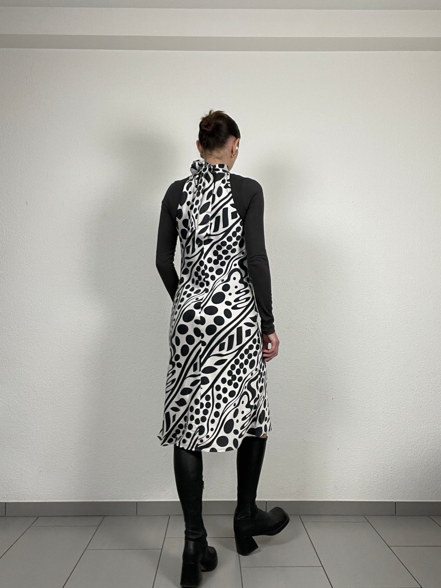 Vintage s.Oliver 100% Silk Midi Dress – Abstract Black & White Print – Size 36