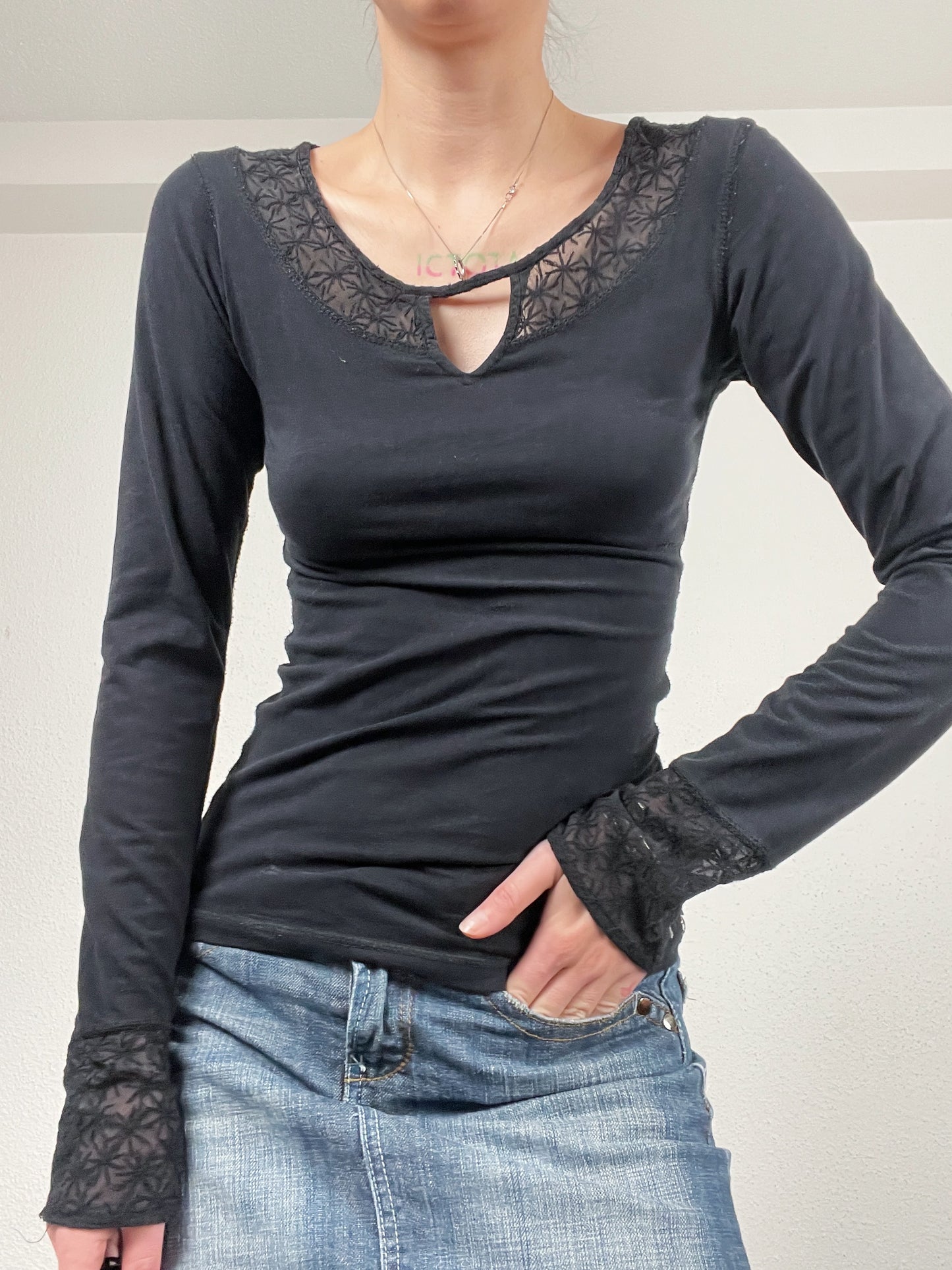 Vintage style 2000s black lace-trim stretch long sleeve top by NIL