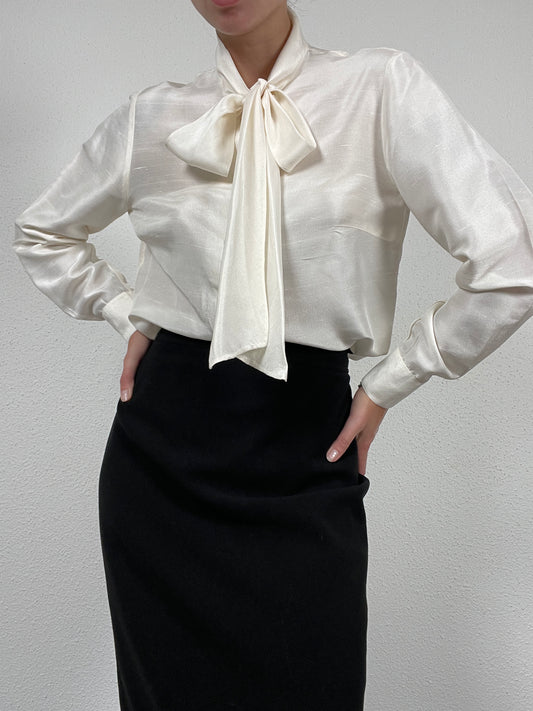 Vintage Ivory Silk Bow Blouse – Size S