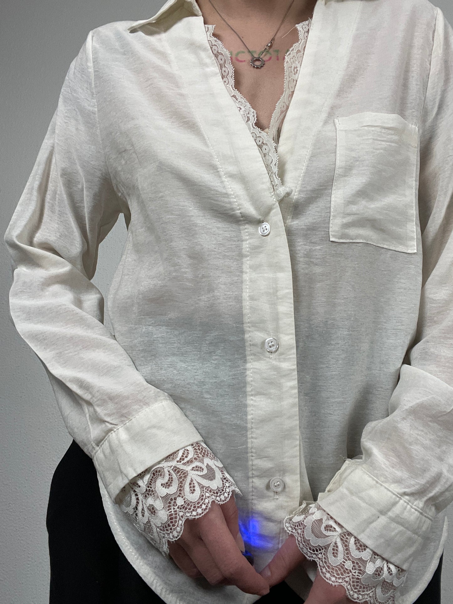 Vintage early 2000s ivory button-up blouse