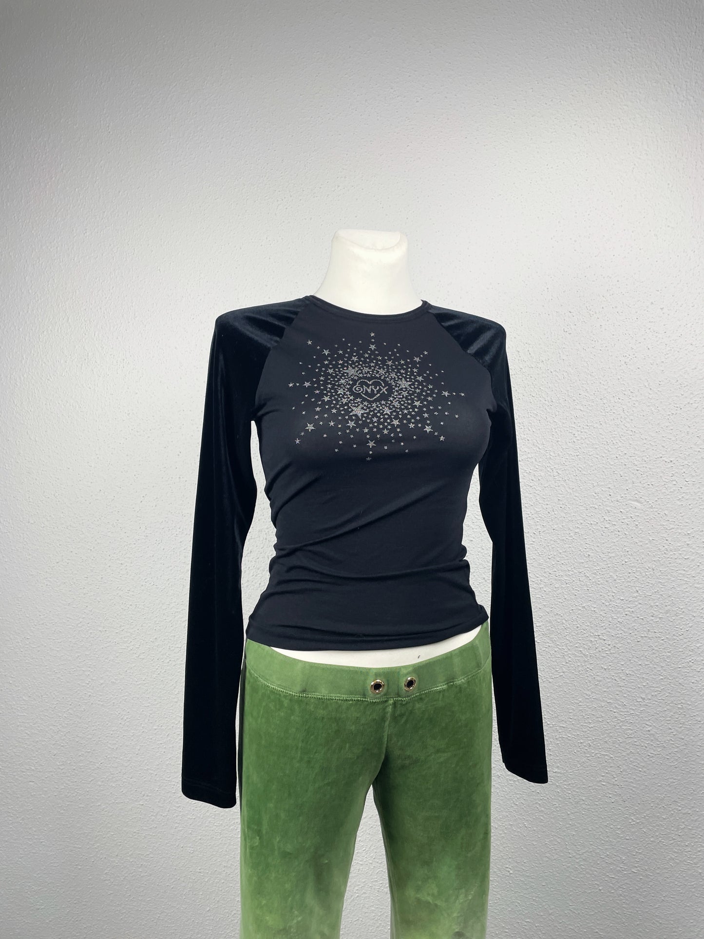 Y2K vintage ONYX Italian velvet-sleeve starburst top.