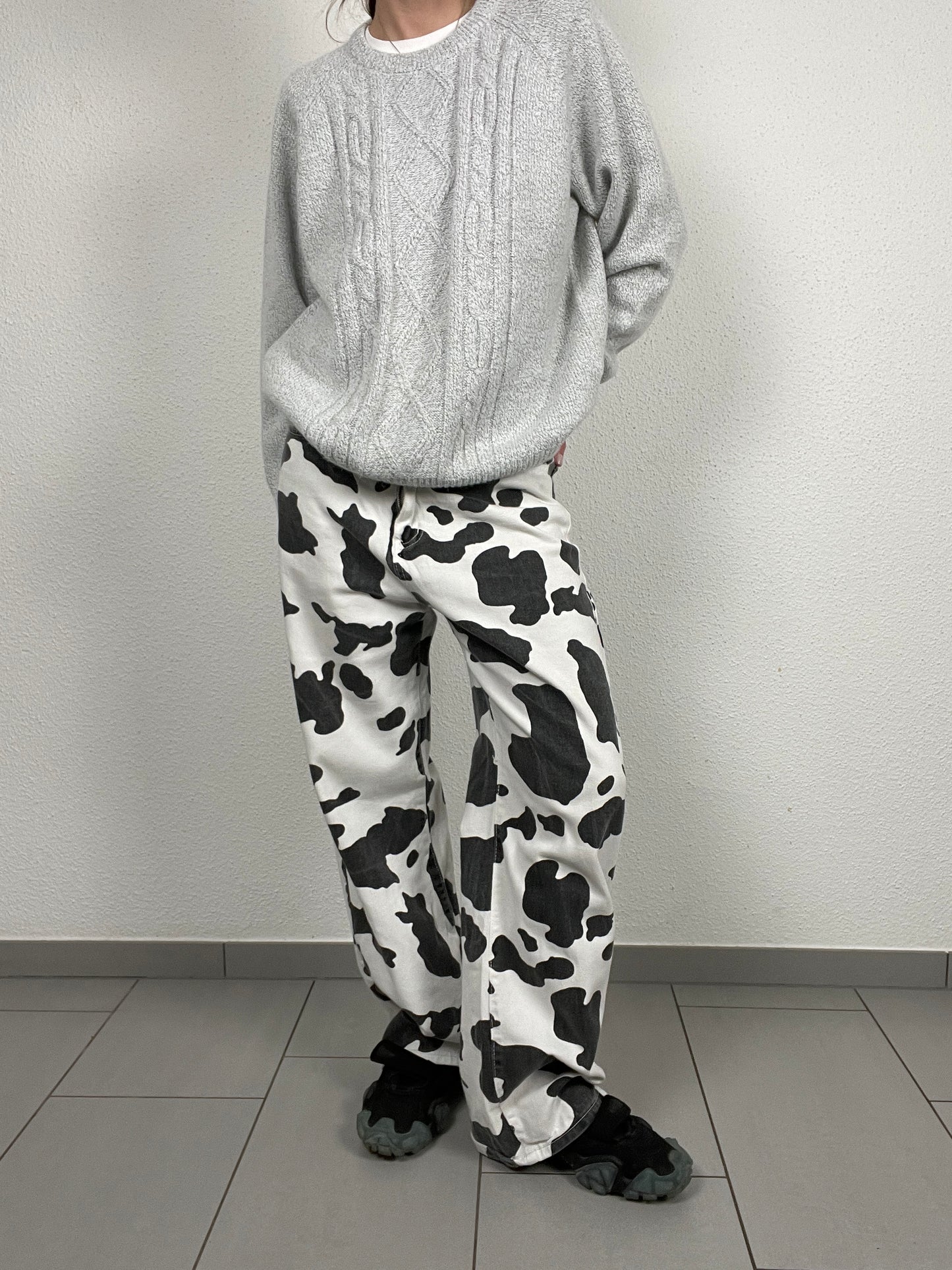 Vintage 1990s light grey cable-knit sweater