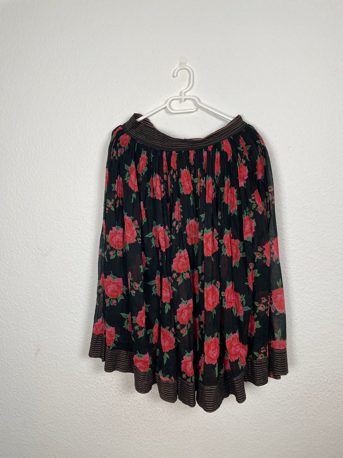 Floral Pleated Midi Skirt – Black with Red Roses