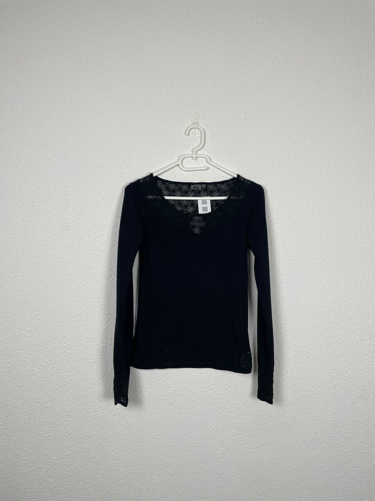 Vintage style 2000s black lace-trim stretch long sleeve top by NIL