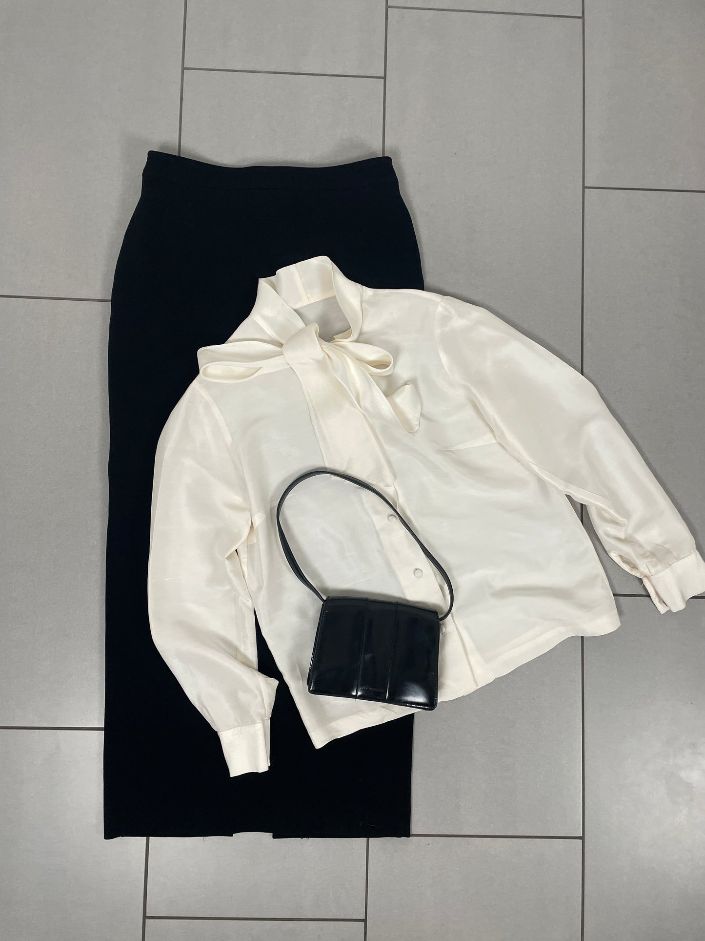 Vintage Ivory Silk Bow Blouse – Size S