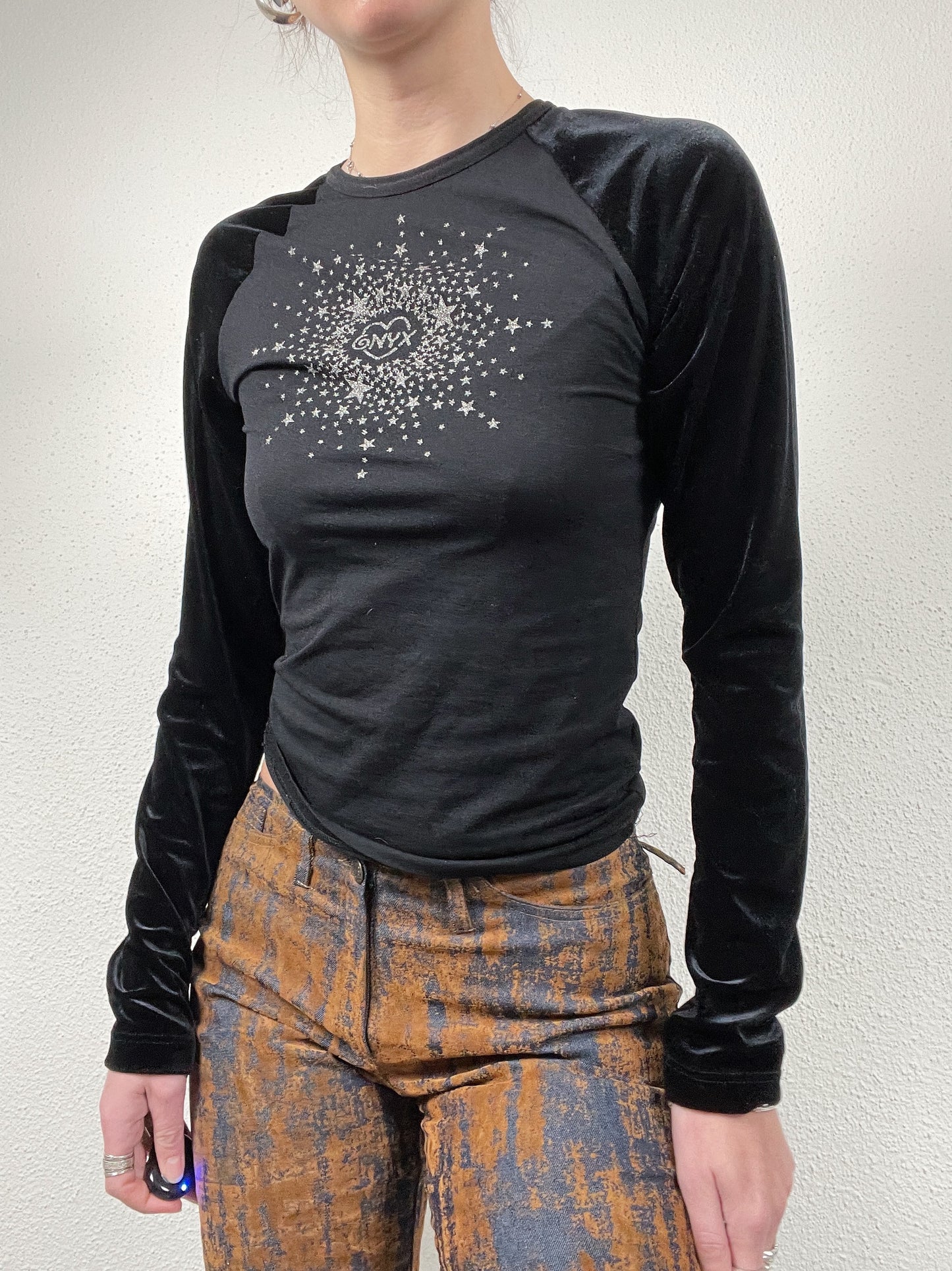 Y2K vintage ONYX Italian velvet-sleeve starburst top.