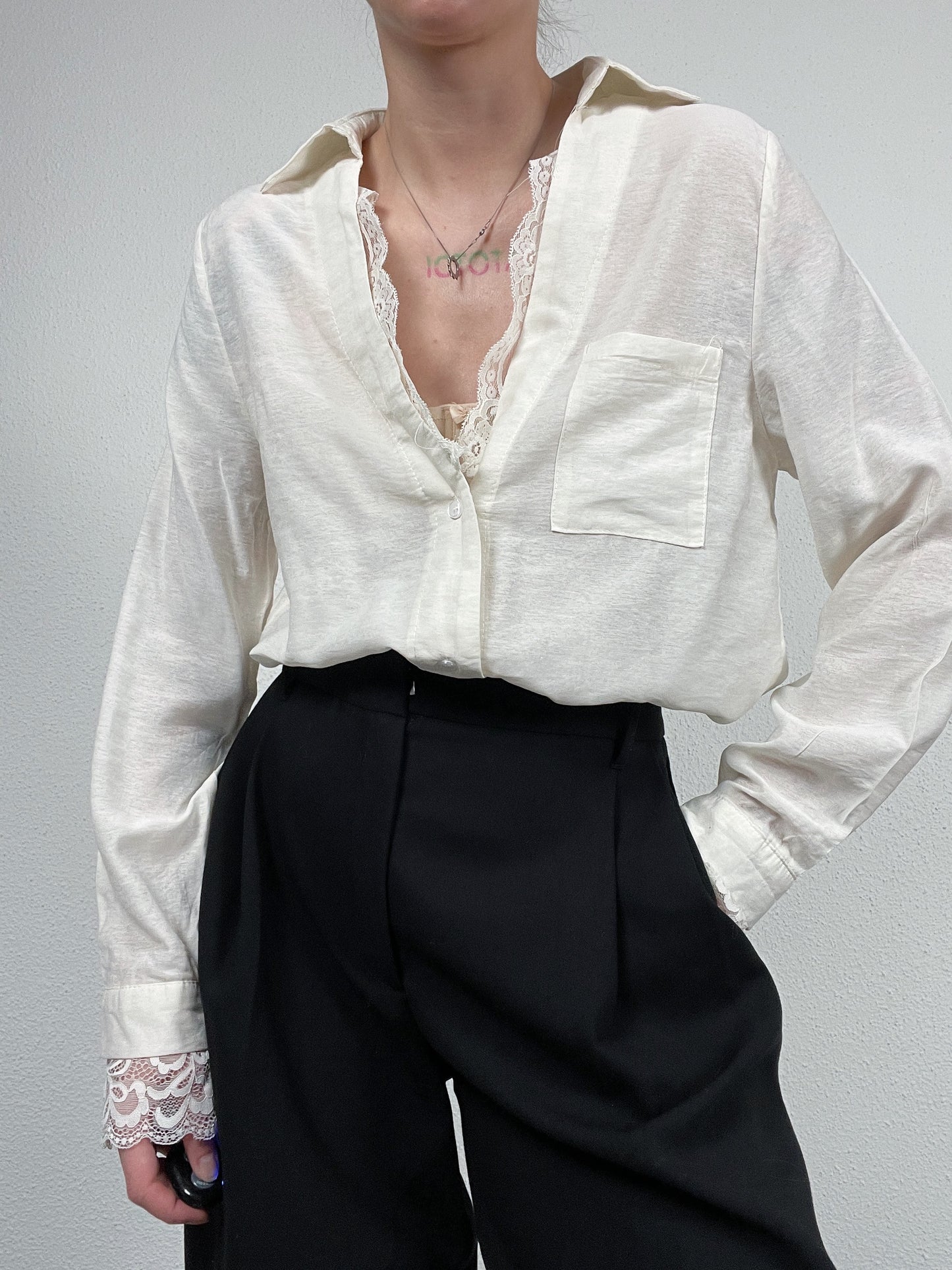 Vintage early 2000s ivory button-up blouse