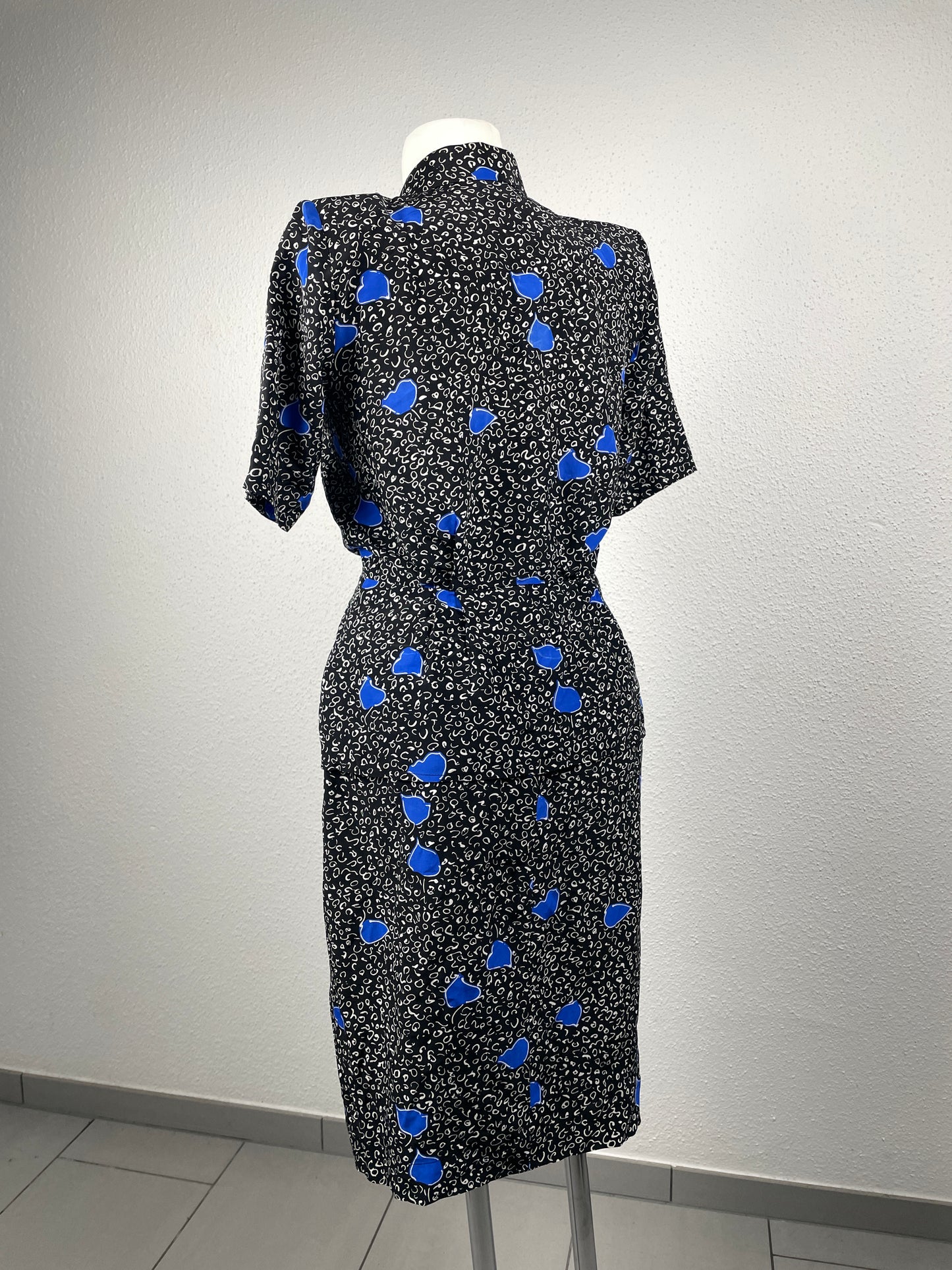 Vintage late 80s / early 90s Roger Sakoun Paris pure silk two-piece set.