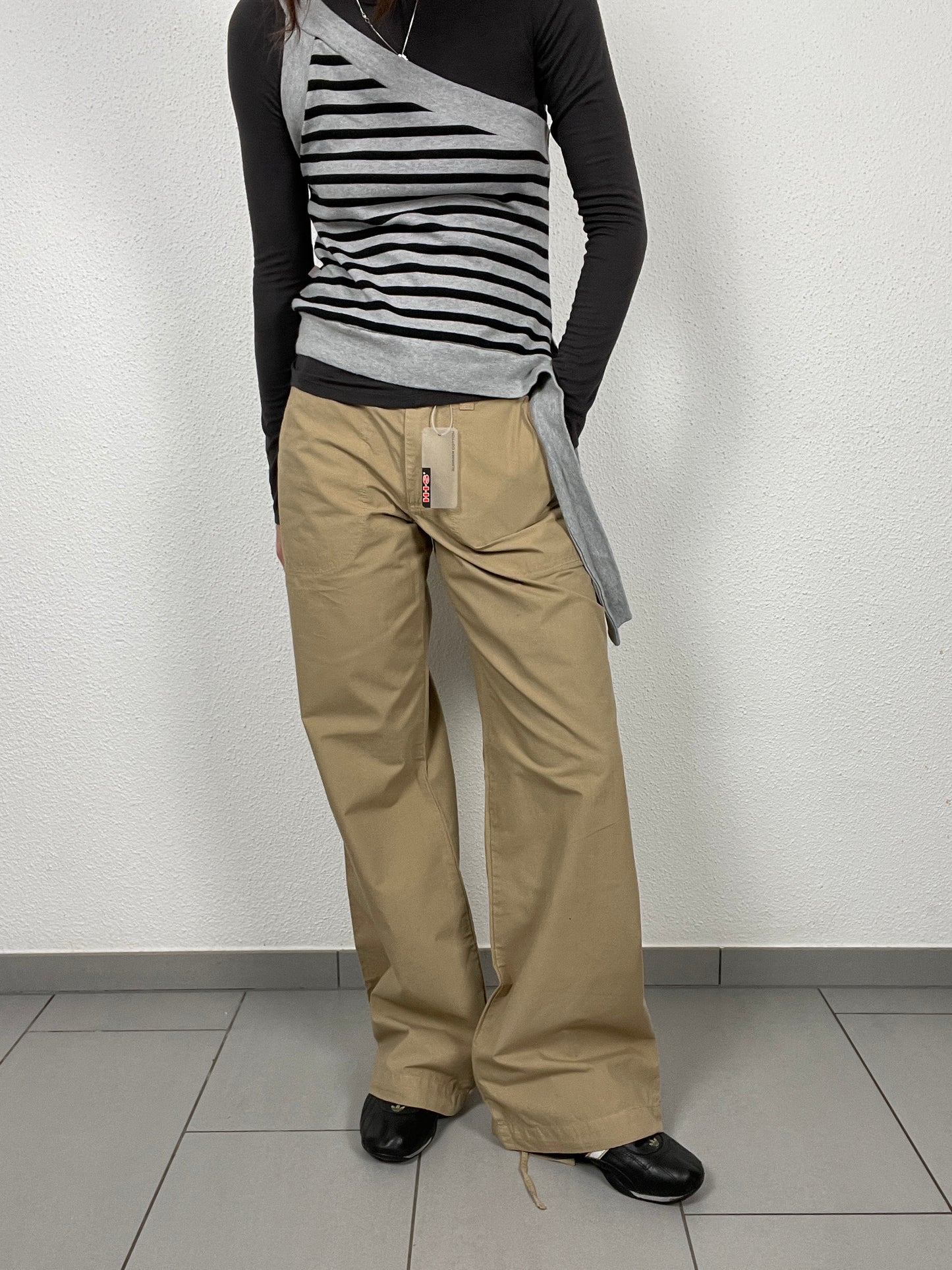 Vintage Y2K beige cargo pants wide leg, new with a tag