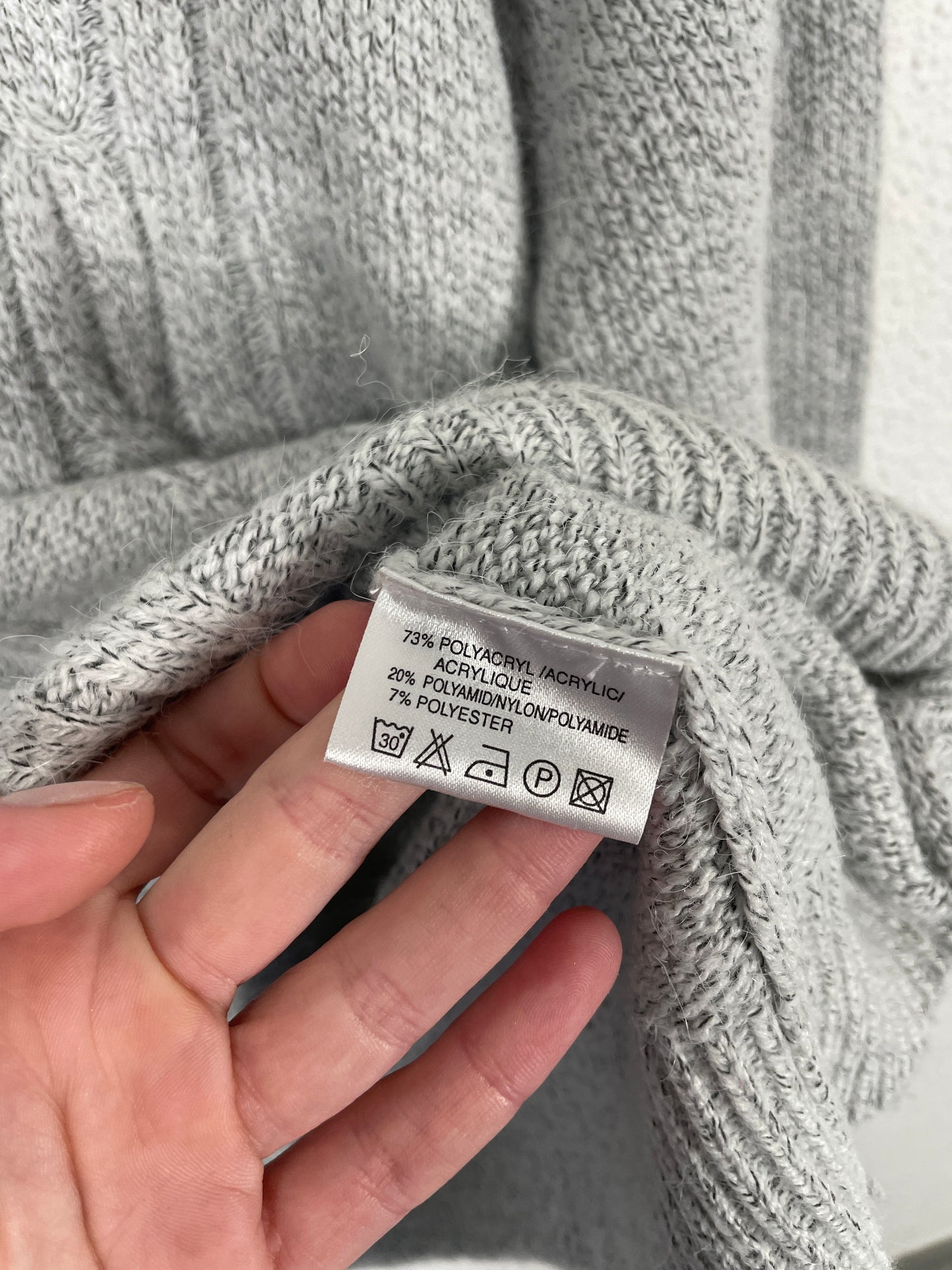 Vintage 1990s light grey cable-knit sweater